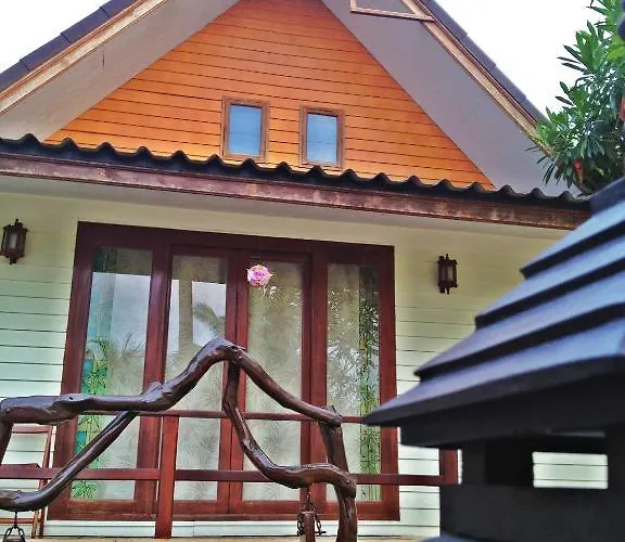 Baan Thai Damnoen Canal House