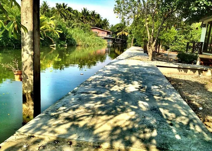 Baan Thai Damnoen Canal House Resort Damnoen Saduak