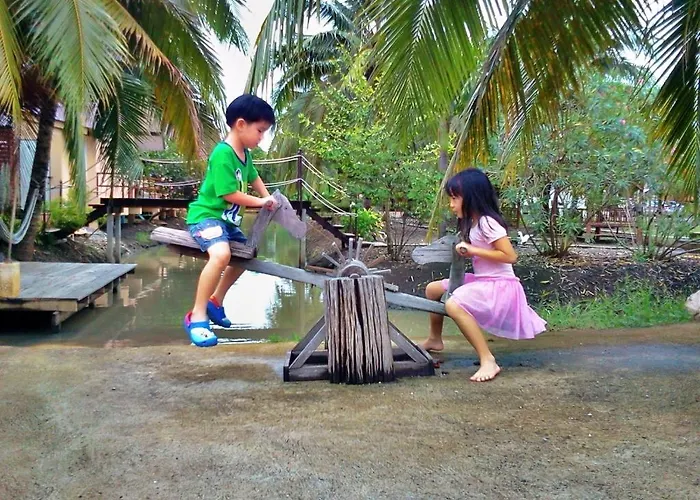 Baan Thai Damnoen Canal House 3*